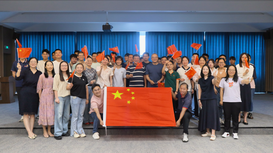 愿以吾輩之青春 捍衛盛世之中華 | 江蘇北人組織觀看九三閱兵儀式